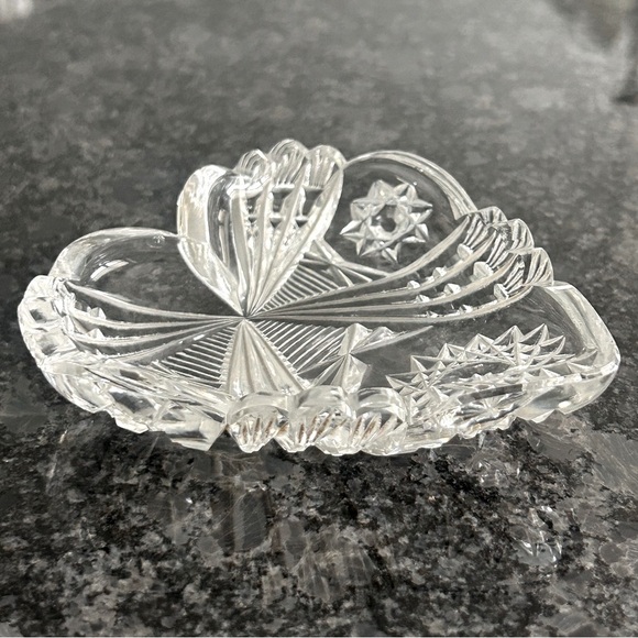 VINTAGE Heart-Shaped Crystal Decorative Bowl Trinket tray Ring holder Like new - Picture 1 of 14